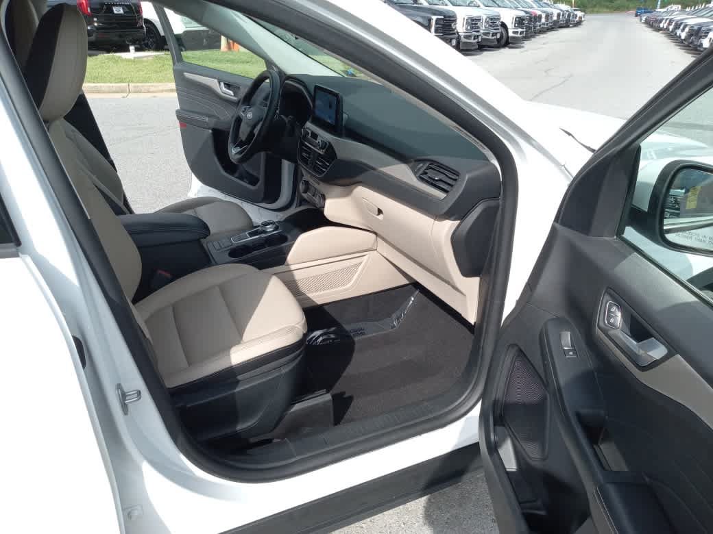 Used 2022 Ford Escape SEL w/ Technology Package AWD/4WD image 30