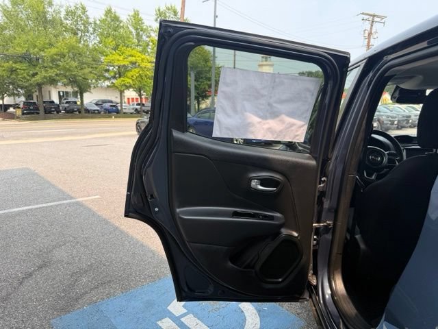 Used 2023 Jeep Renegade Latitude AWD/4WD image 27