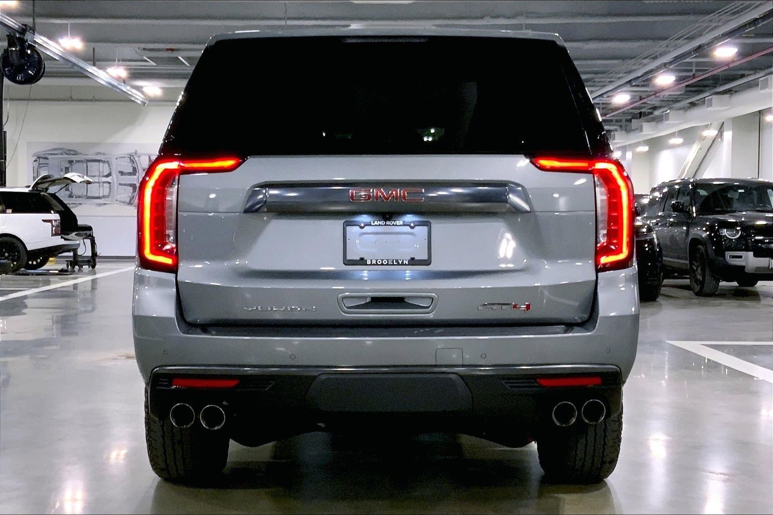 Used 2023 GMC Yukon XL AT4 image 4