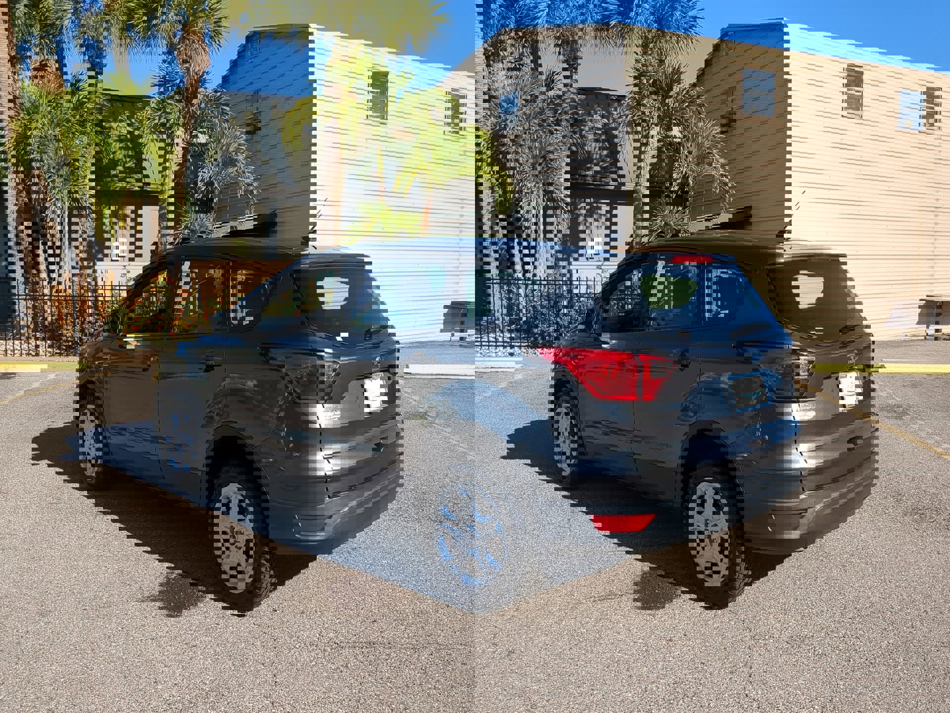 Used 2019 Ford Escape S image 8