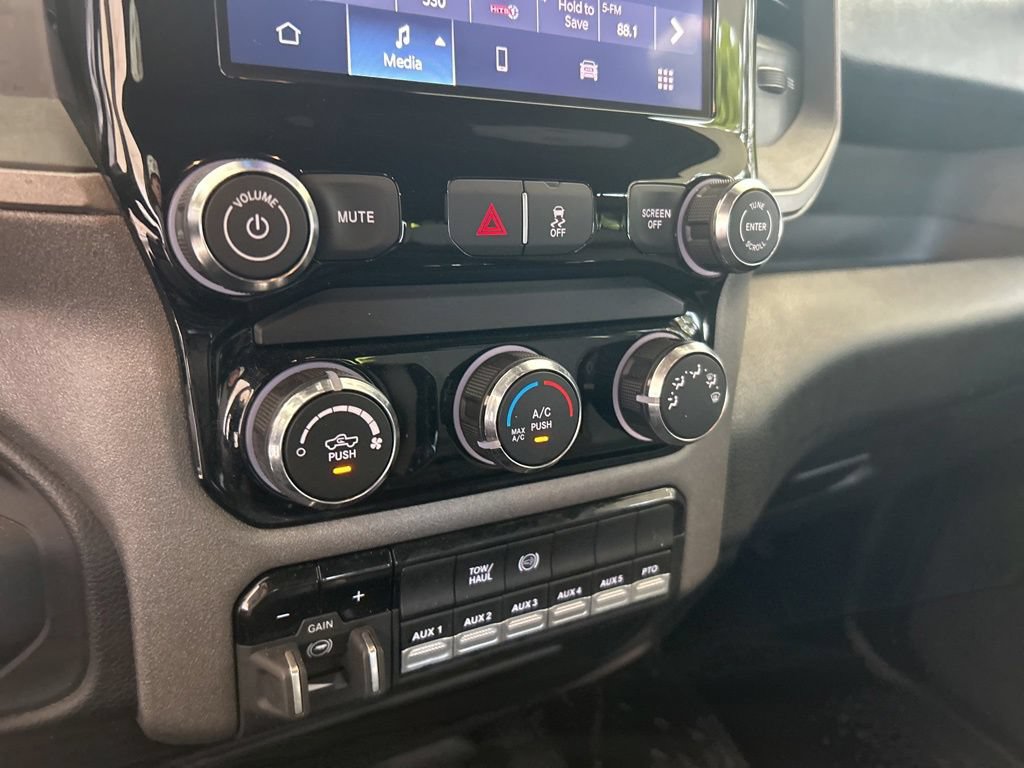 Used 2025 RAM 5500 Tradesman w/ Chrome Appearance Group AWD/4WD image 42