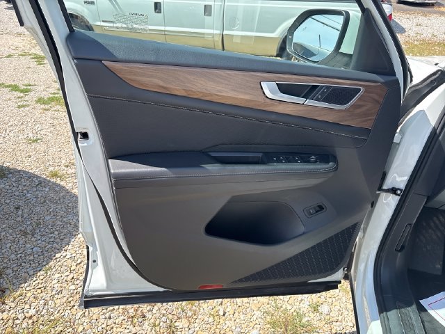 Used 2025 Volkswagen Atlas SE AWD/4WD image 7