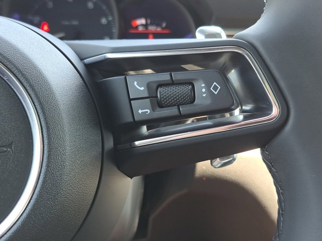 Used 2025 Porsche Macan image 30