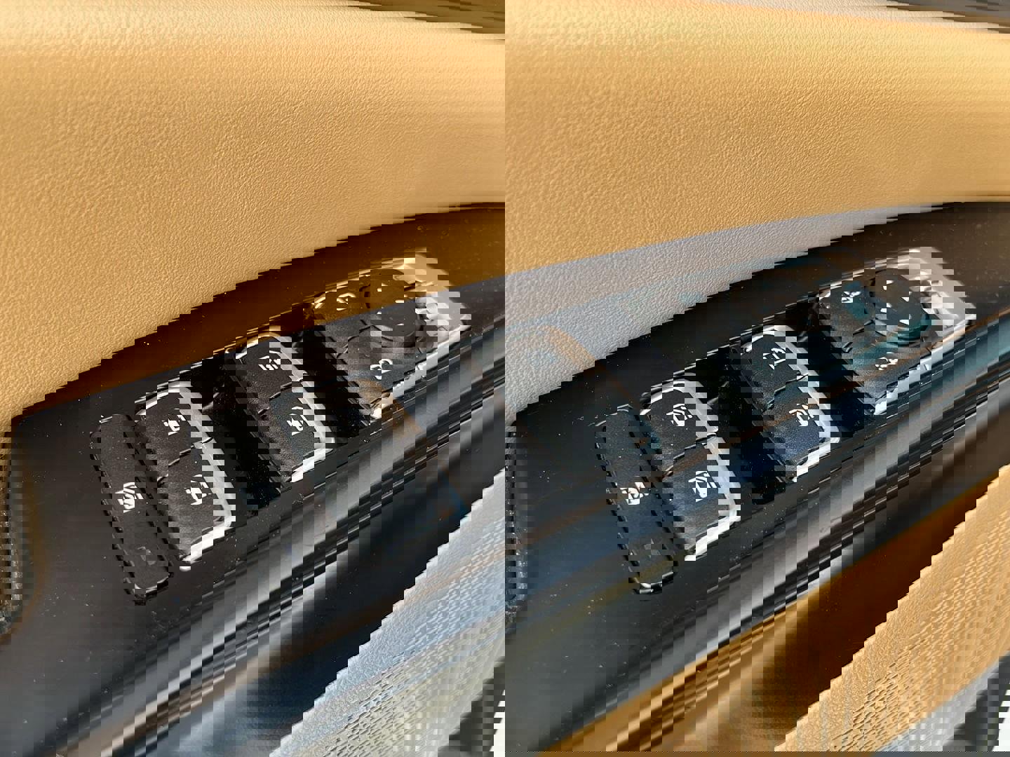 Used 2022 Kia Carnival LX image 11