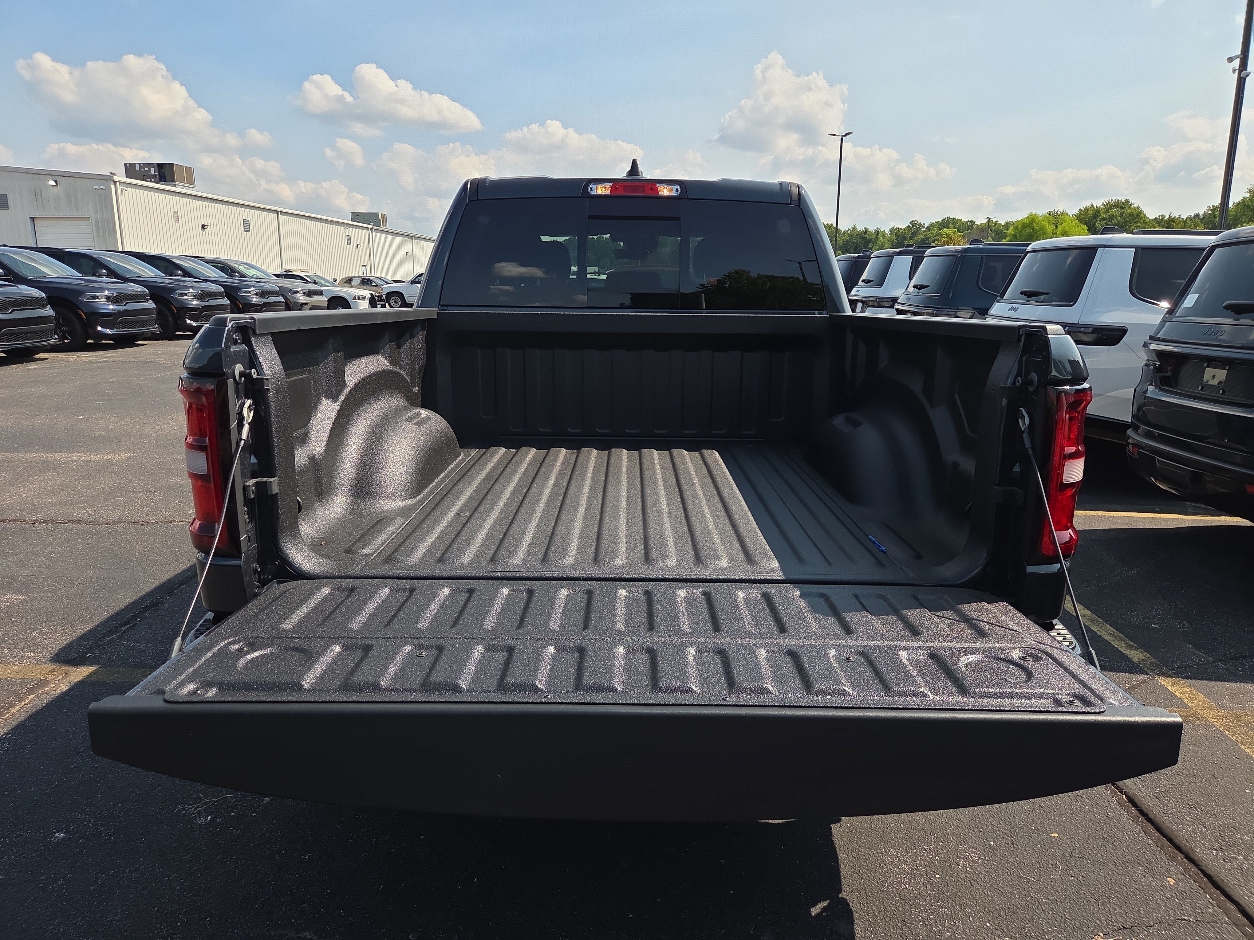 New 2026 RAM 1500 Express AWD/4WD image 8