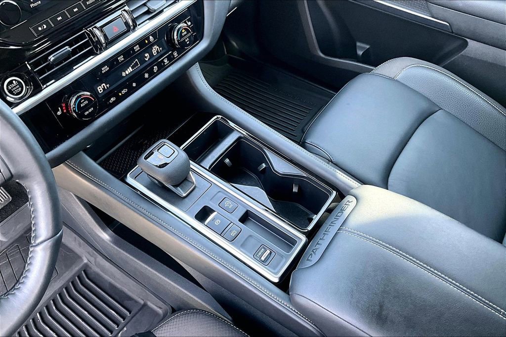 Used 2024 Nissan Pathfinder SL FWD image 15