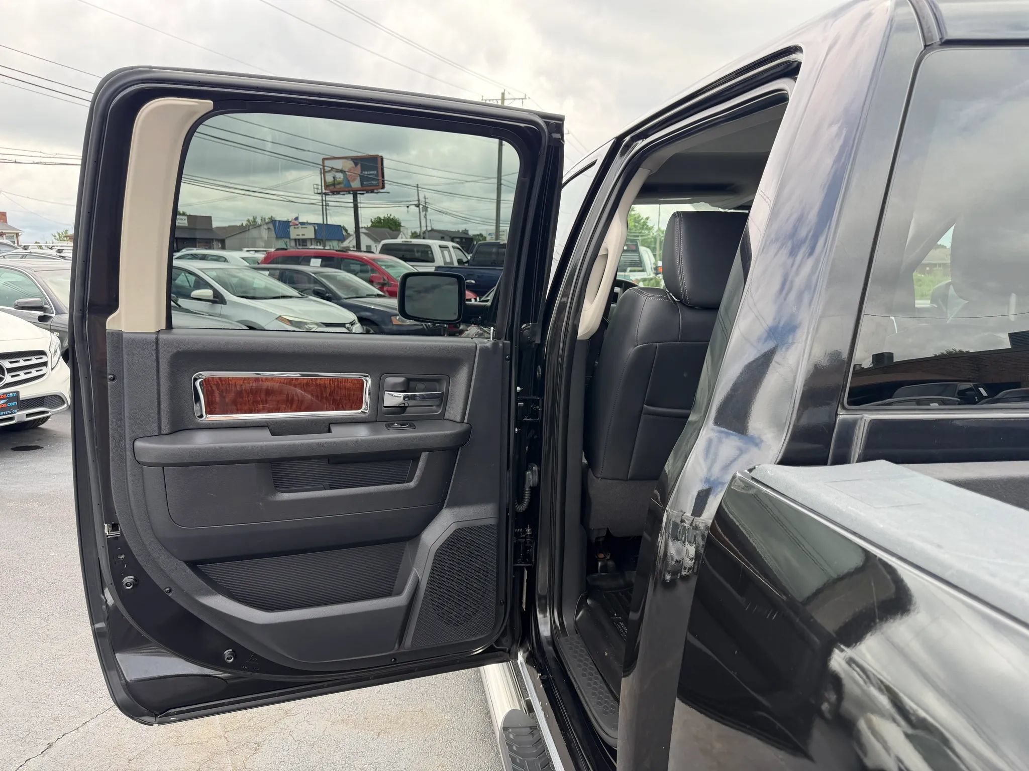Used 2009 Dodge Ram 1500 Truck Laramie AWD/4WD image 33