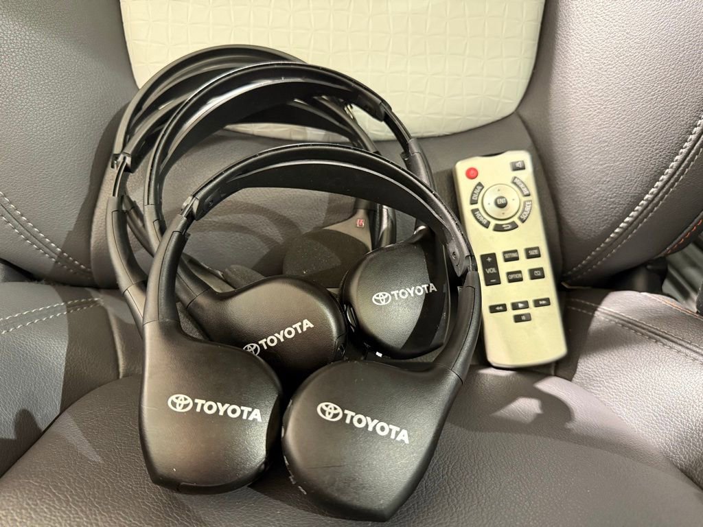 Certified 2023 Toyota Sienna XSE w/ XSE Plus Package AWD/4WD image 23