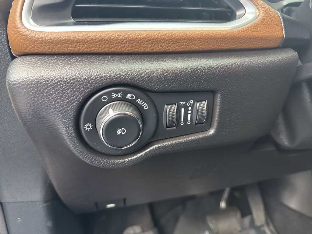 Used 2020 Chrysler Pacifica Limited w/ Advanced Safetytec Group image 27