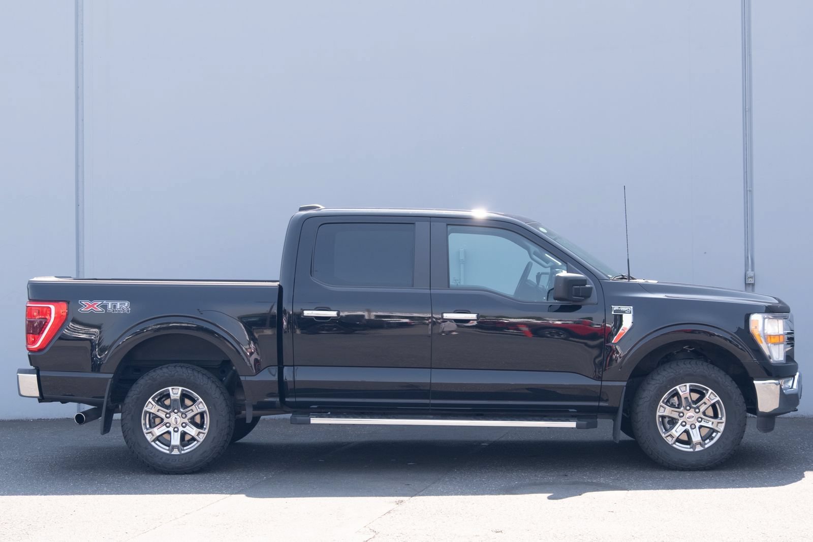 Used 2023 Ford F150 XLT w/ XTR Package AWD/4WD image 22