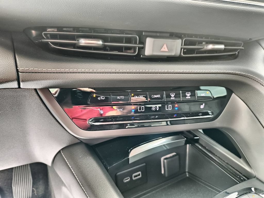 Used 2022 Buick Envision Preferred FWD image 21