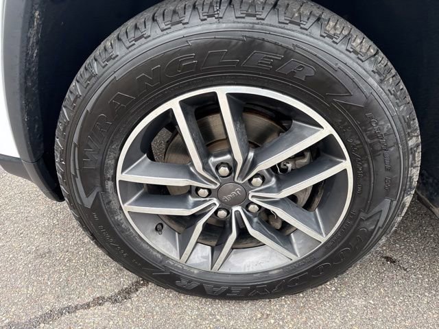 Used 2019 Jeep Grand Cherokee Limited AWD/4WD image 10