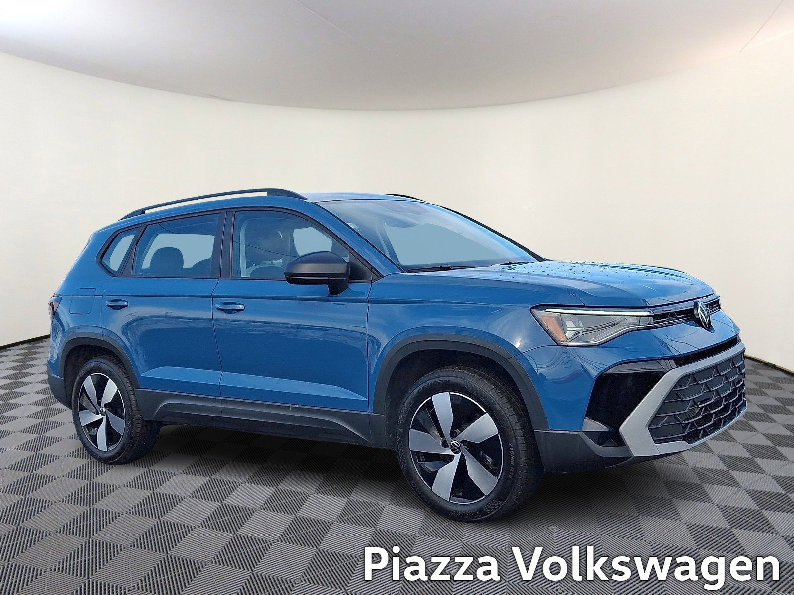 Certified 2025 Volkswagen Taos S image 1