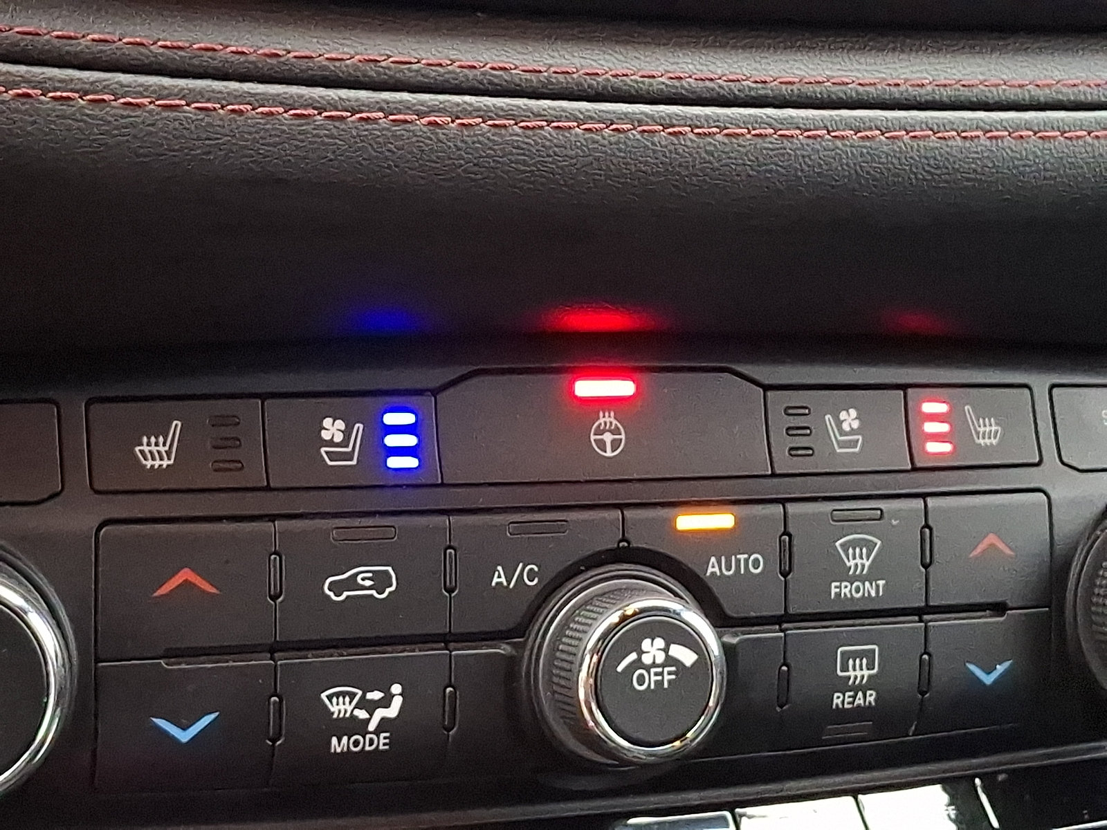 Used 2022 Dodge Durango R/T w/ Blacktop Package AWD/4WD image 26