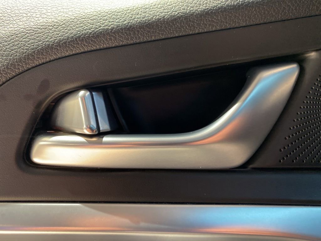 Used 2020 Genesis G70 2.0T image 29