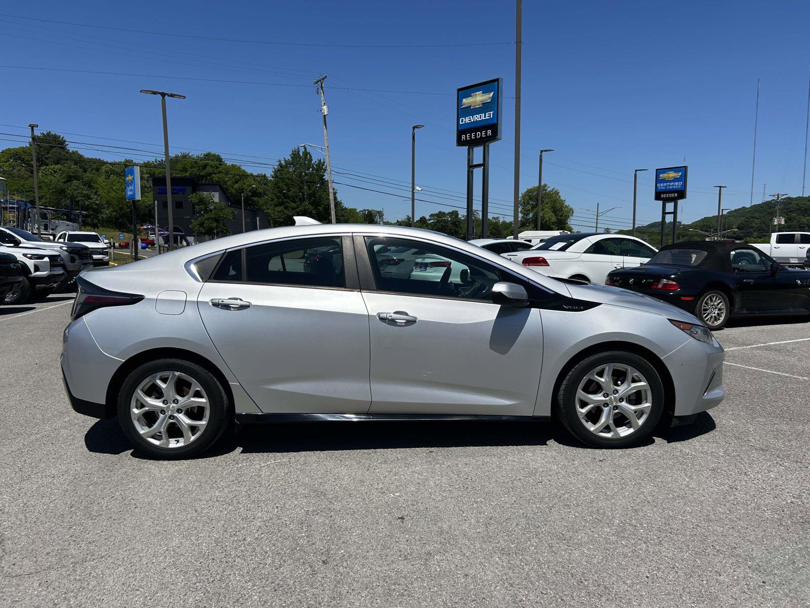 Used 2017 Chevrolet Volt Premier w/ Driver Confidence II Package FWD image 2
