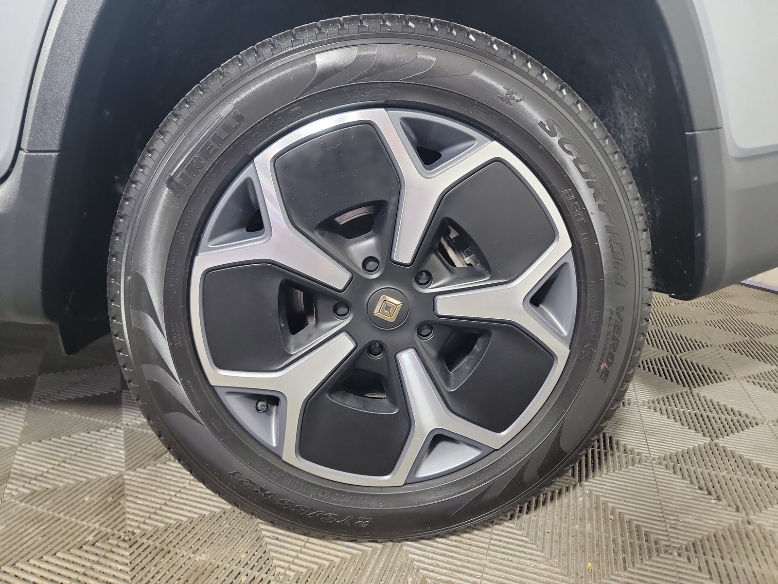 Used 2024 Rivian R1T Adventure AWD/4WD image 10