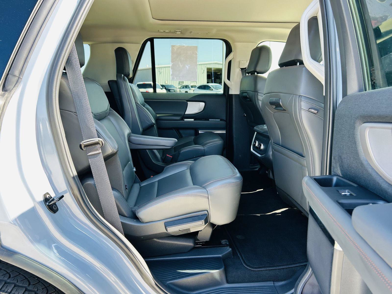 Used 2025 Ford Expedition Active AWD/4WD image 38