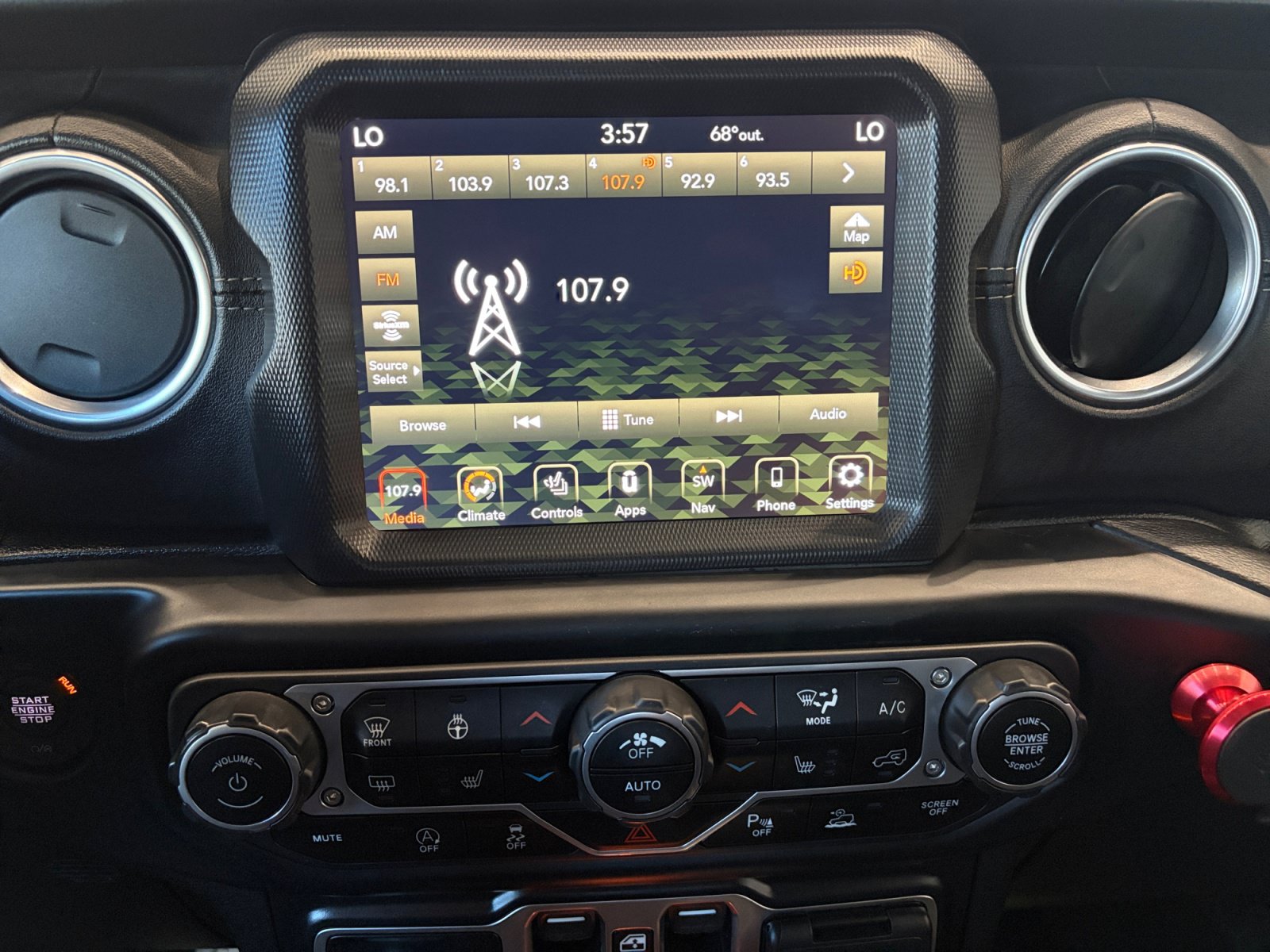 Used 2021 Jeep Gladiator Overland w/ Popular Equipment Package AWD/4WD image 25