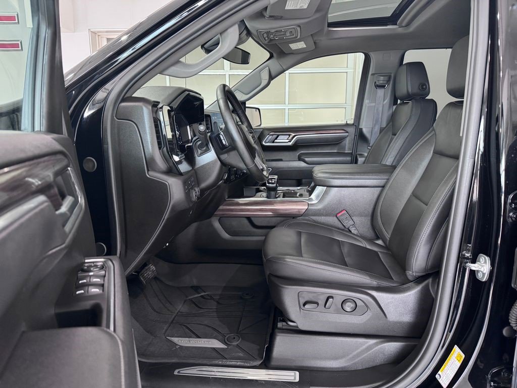 Certified 2025 Chevrolet Silverado 1500 RST w/ Convenience Package II AWD/4WD image 12
