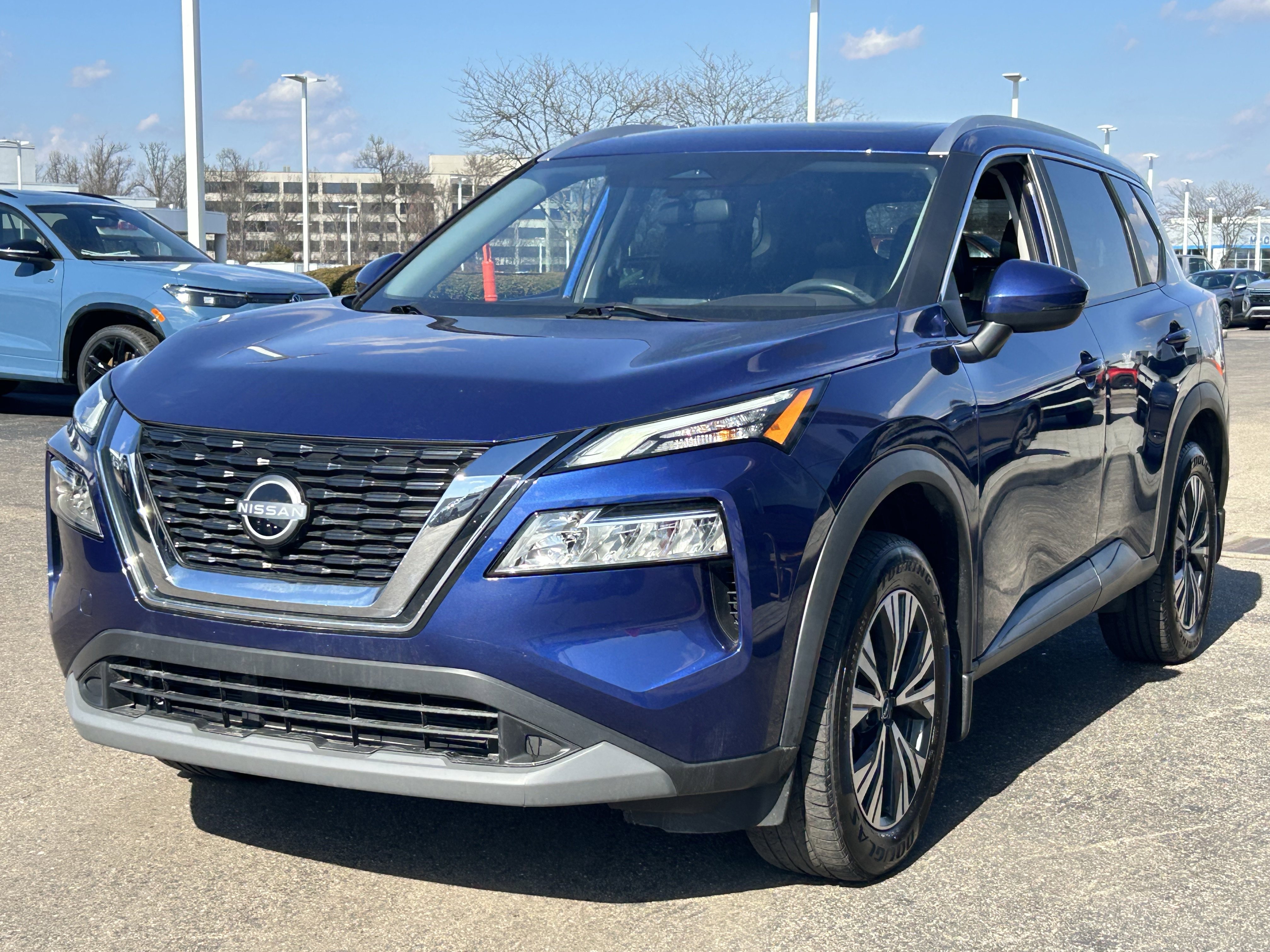 Used 2023 Nissan Rogue SV w/ SV Premium Package AWD/4WD image 3