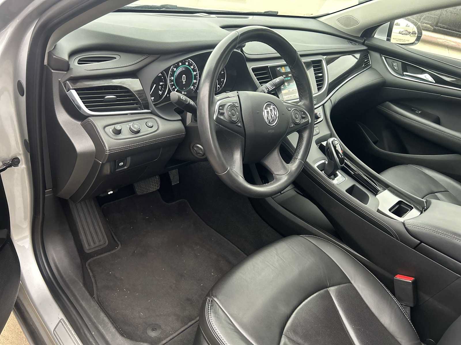 Used 2018 Buick LaCrosse Essence FWD image 11