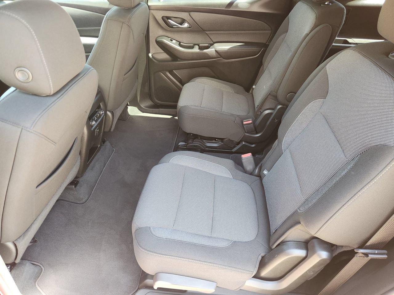 Used 2023 Chevrolet Traverse LT FWD image 28