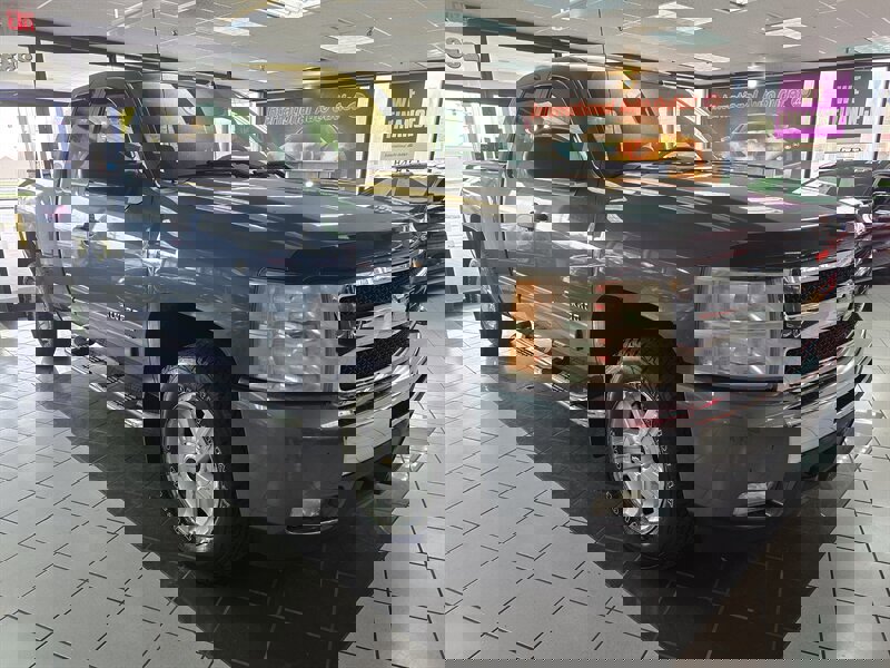 Used 2010 Chevrolet Silverado 1500 LT w/ Power Pack Plus image 3