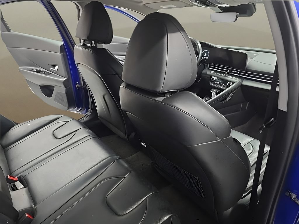 Certified 2025 Hyundai Elantra Limited FWD image 22