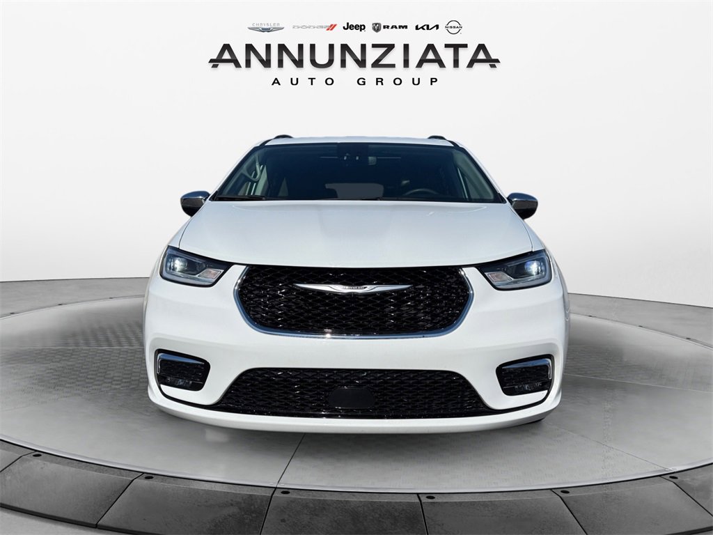 Certified 2023 Chrysler Pacifica Limited image 8