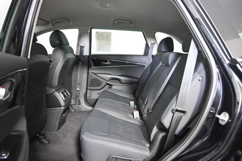 Used 2018 Kia Sorento FWD image 18