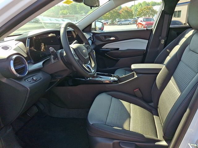New 2026 Chevrolet Trax LT w/ Driver Confidence Package FWD image 11