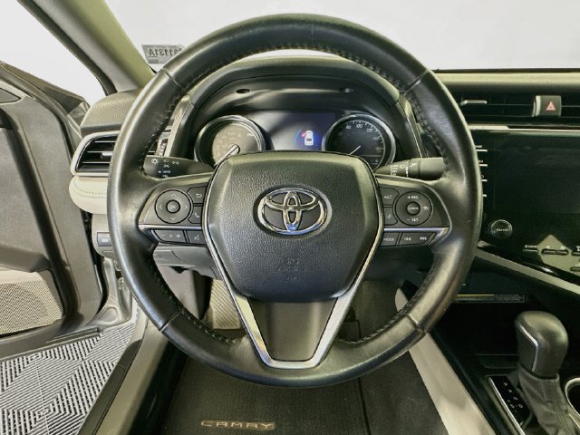 Certified 2020 Toyota Camry XLE FWD image 13