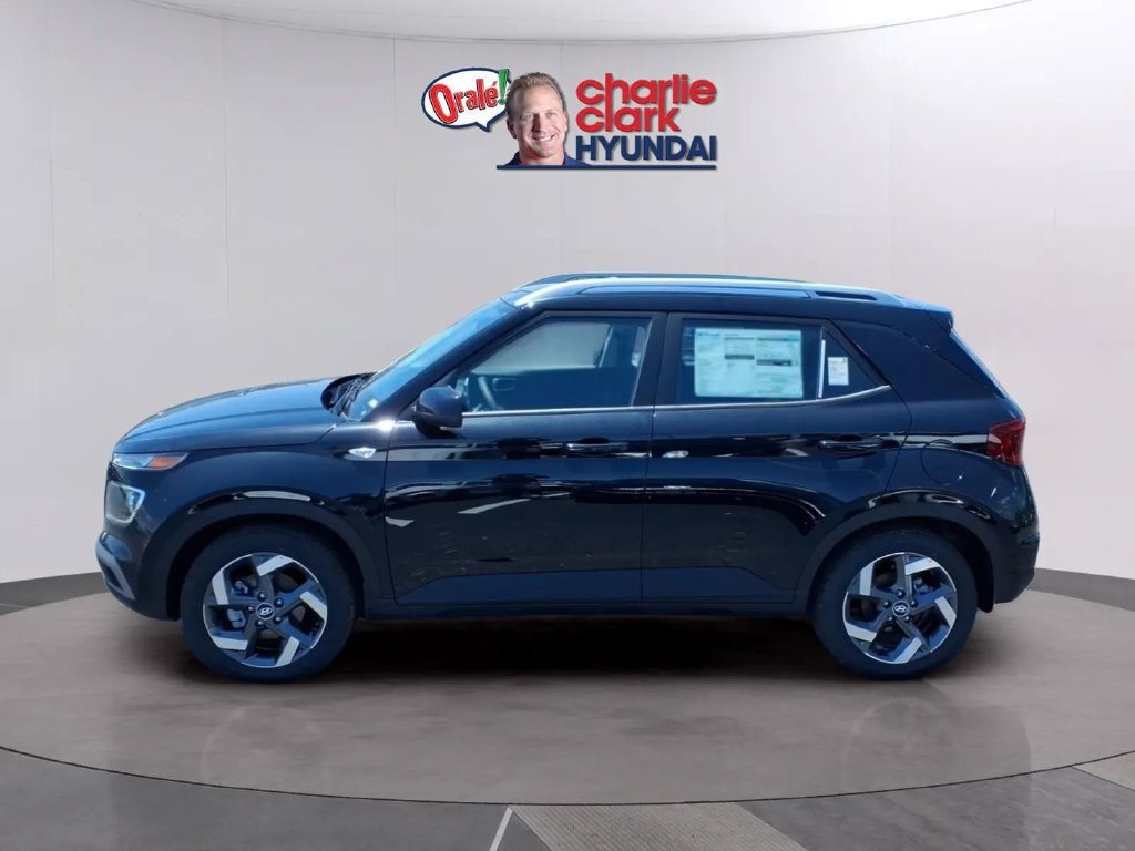 New 2026 Hyundai Venue SEL FWD image 2