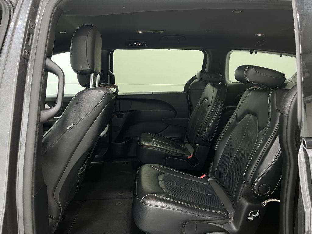 Used 2020 Chrysler Pacifica Touring-L w/ Advanced Safetytec Group image 30