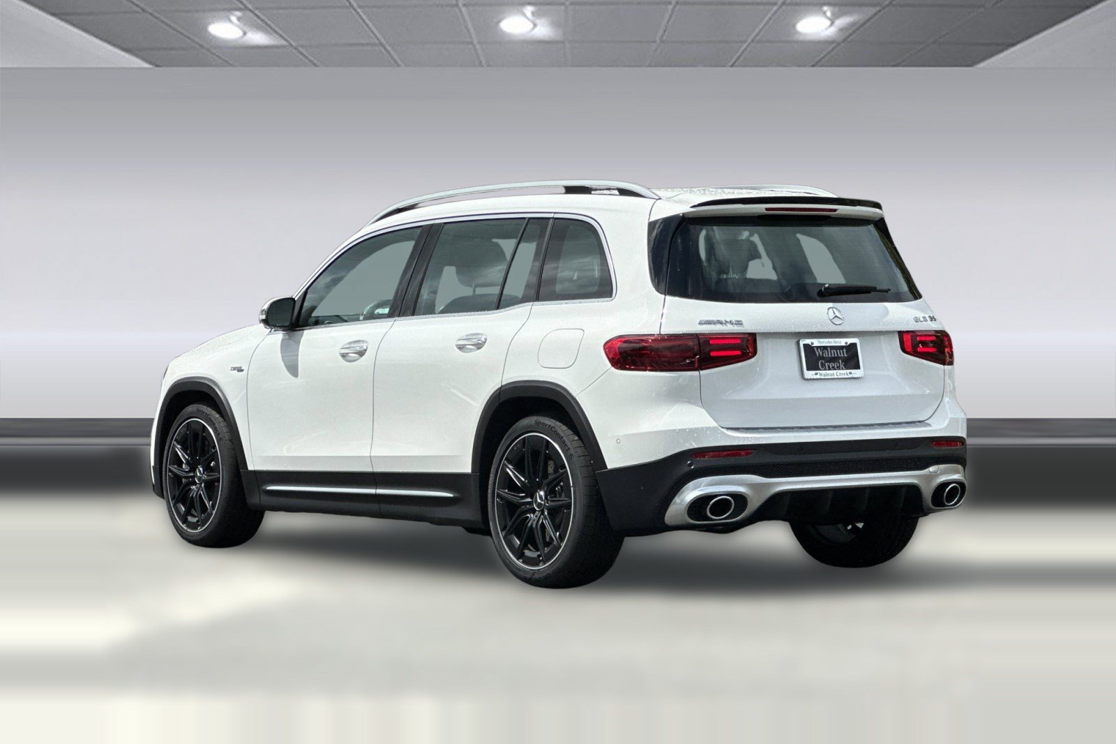 Used 2026 Mercedes-Benz GLB 35 AMG 4MATIC image 3