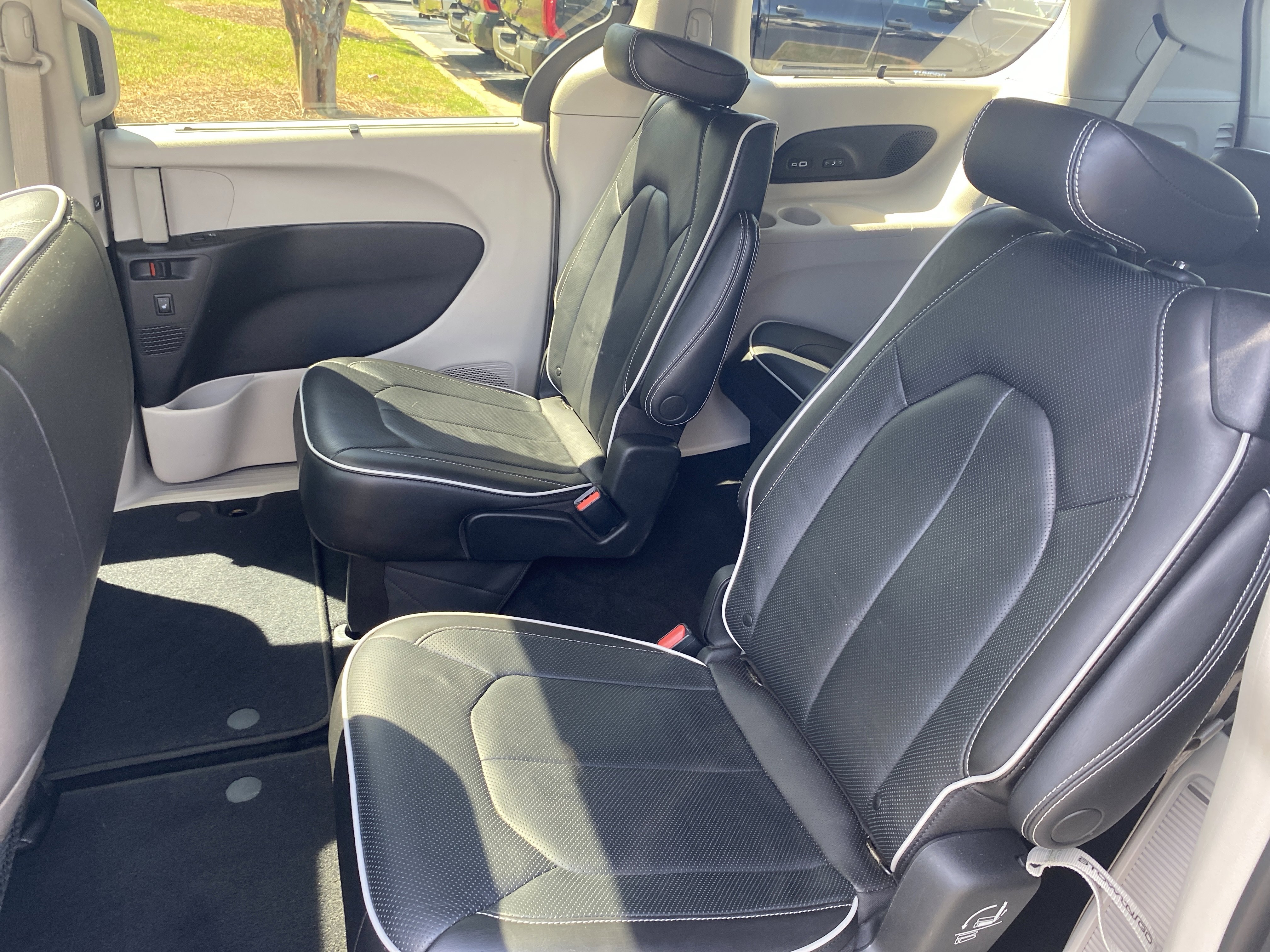 Used 2022 Chrysler Pacifica Limited image 12