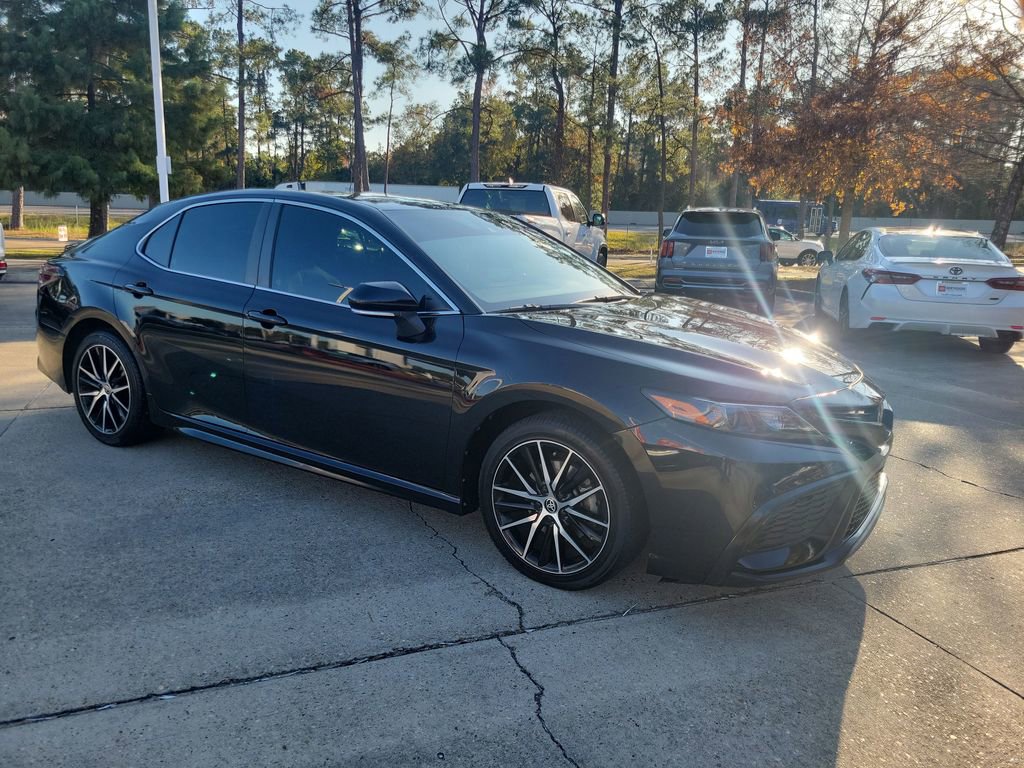Certified 2022 Toyota Camry SE image 9