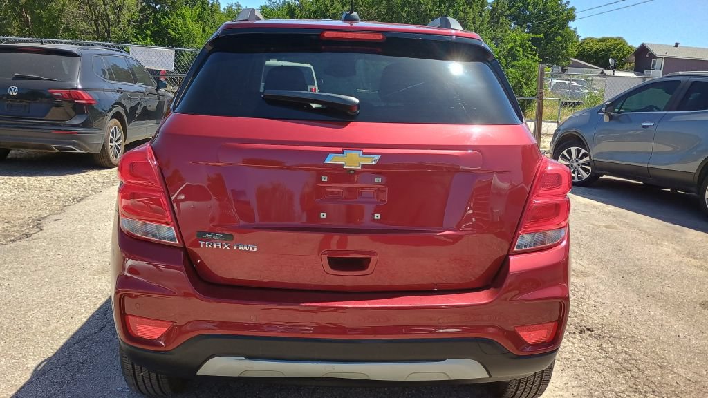 Used 2022 Chevrolet Trax LT w/ Driver Confidence Package AWD/4WD image 3