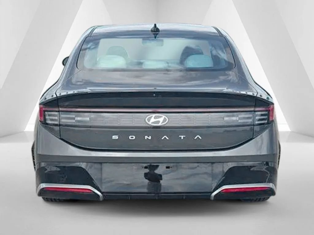 Used 2025 Hyundai Sonata SEL FWD image 6