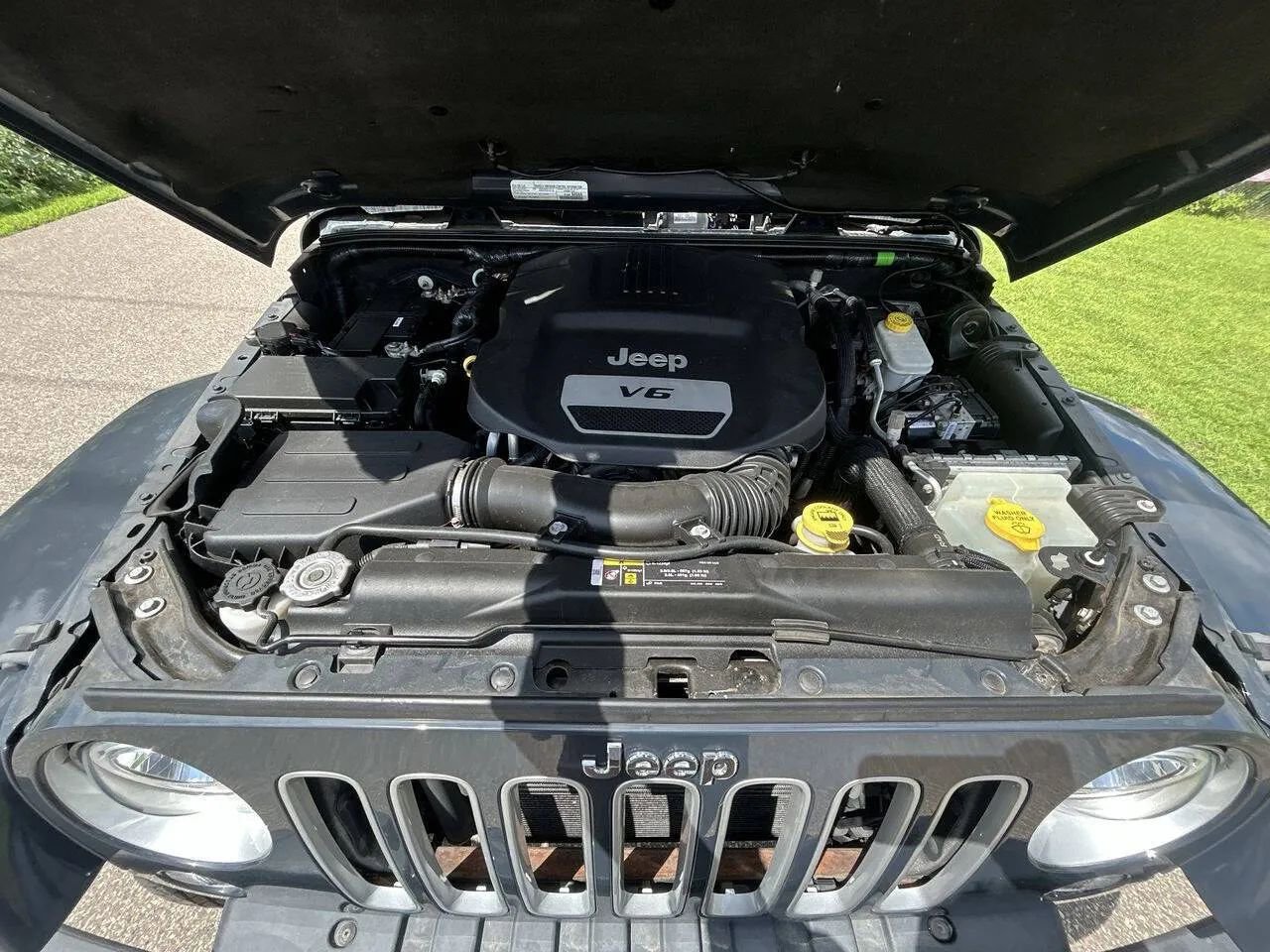 Used 2017 Jeep Wrangler Unlimited Sahara w/ Dual Top Group AWD/4WD image 24