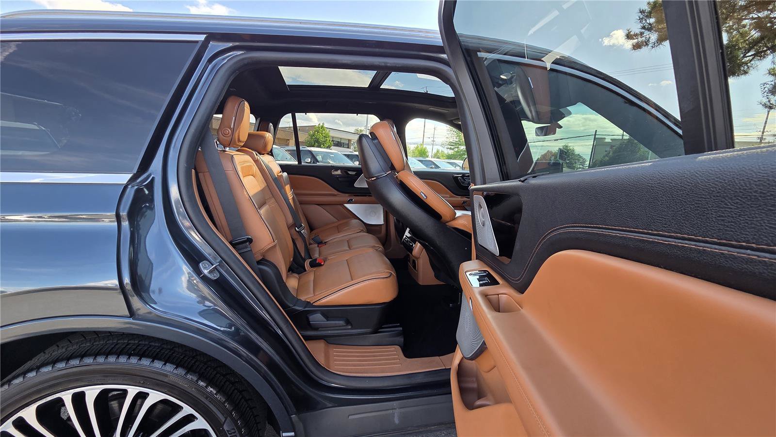 Used 2020 Lincoln Aviator Black Label w/ Dynamic Handling Package AWD/4WD image 35