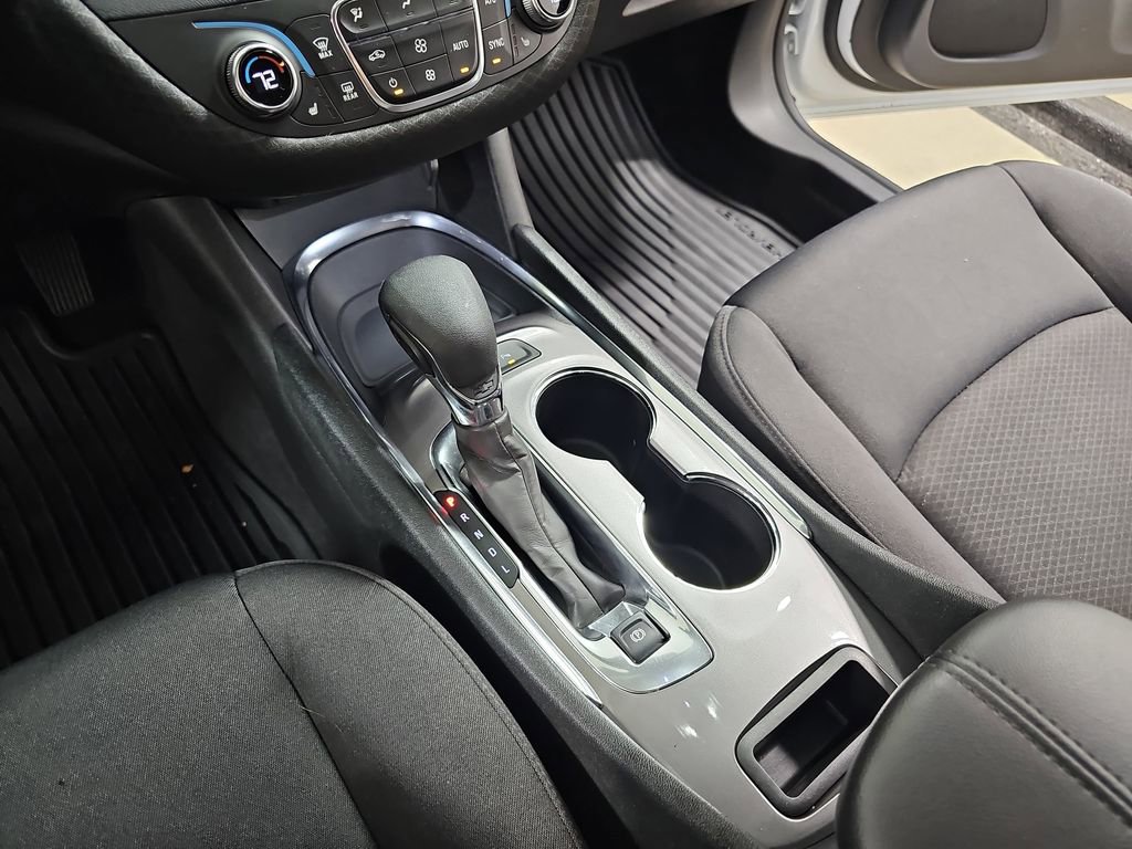 Used 2022 Chevrolet Malibu LT image 28