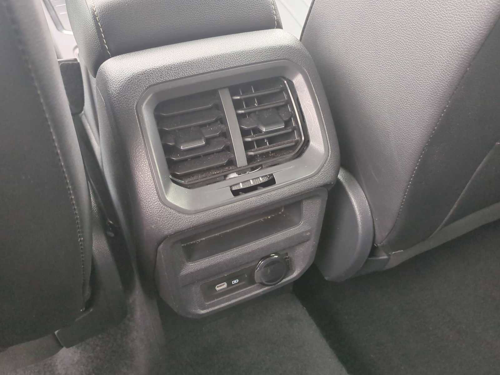 Used 2024 Volkswagen Tiguan SE image 20