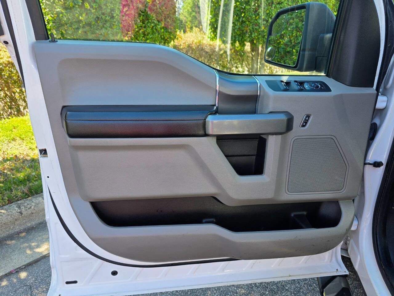 Used 2015 Ford F150 XLT w/ Equipment Group 301A Mid image 11