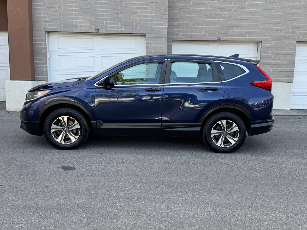 Used 2017 Honda CR-V LX image 2