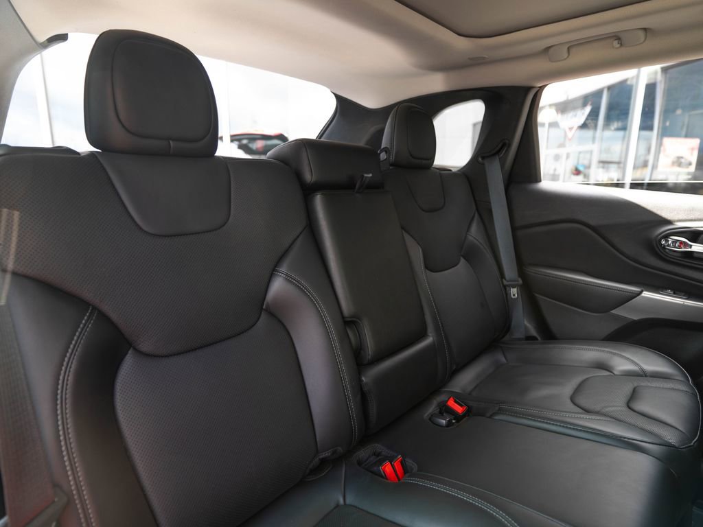 Used 2021 Jeep Cherokee Latitude Lux w/ Sun & Sound Group image 32