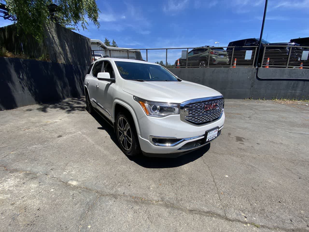 Used 2017 GMC Acadia Denali w/ Technology Package AWD/4WD image 8