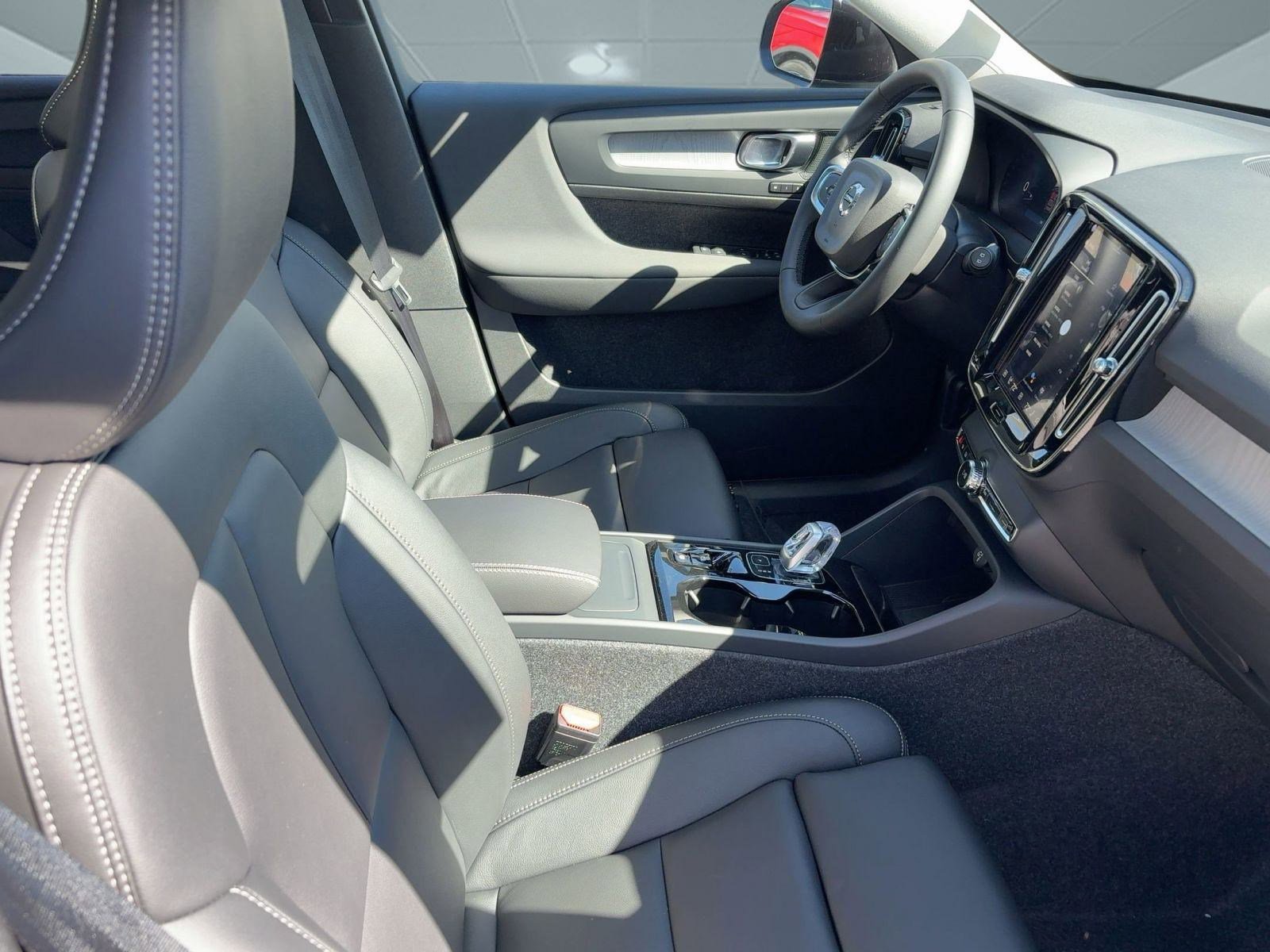 New 2026 Volvo XC40 B5 Plus w/ Climate Package image 30