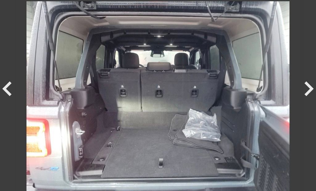 Used 2025 Jeep Wrangler Unlimited Rubicon 4xe image 18